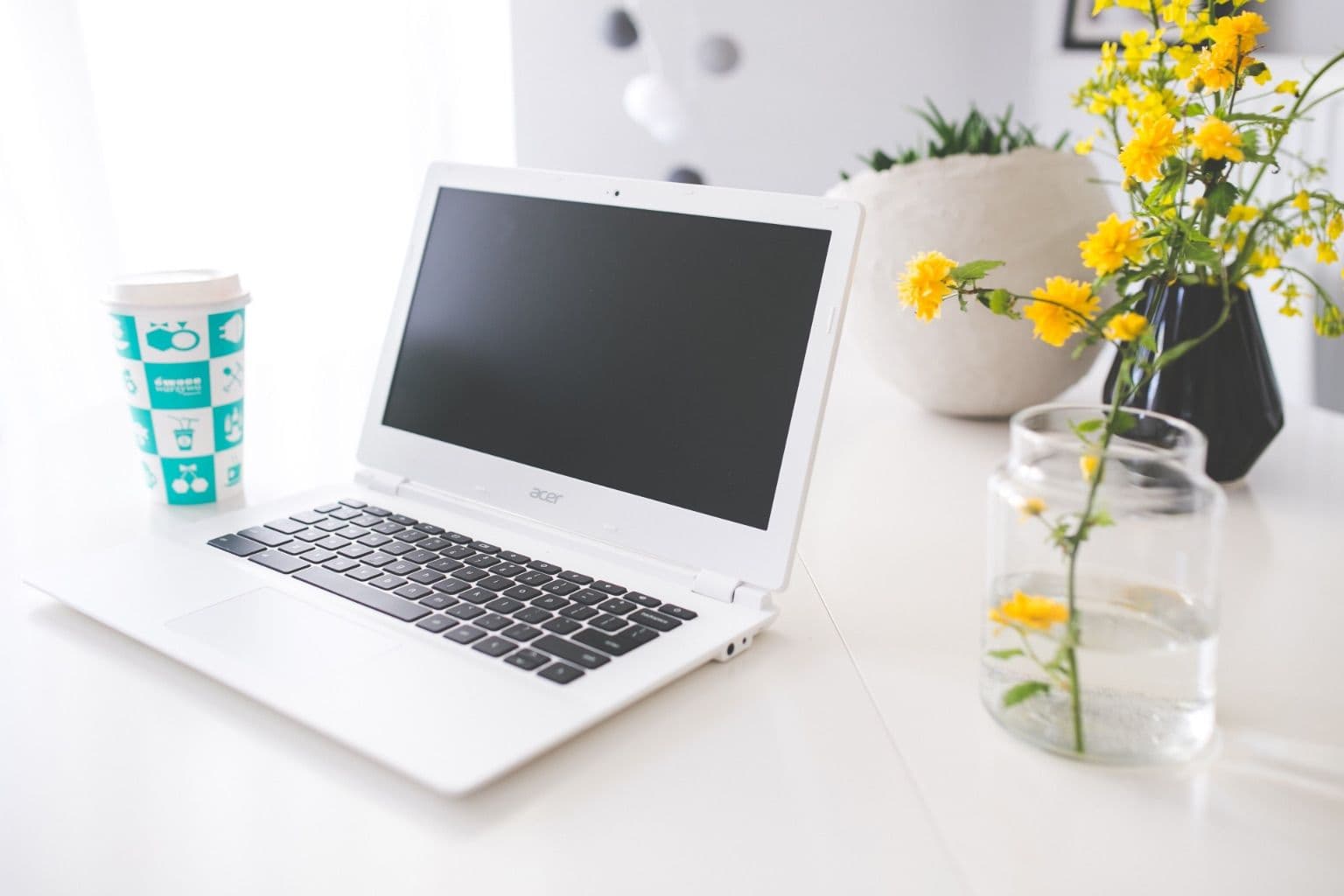 Best Laptop Under 2000 AED in Dubai: Which Specs to Put First