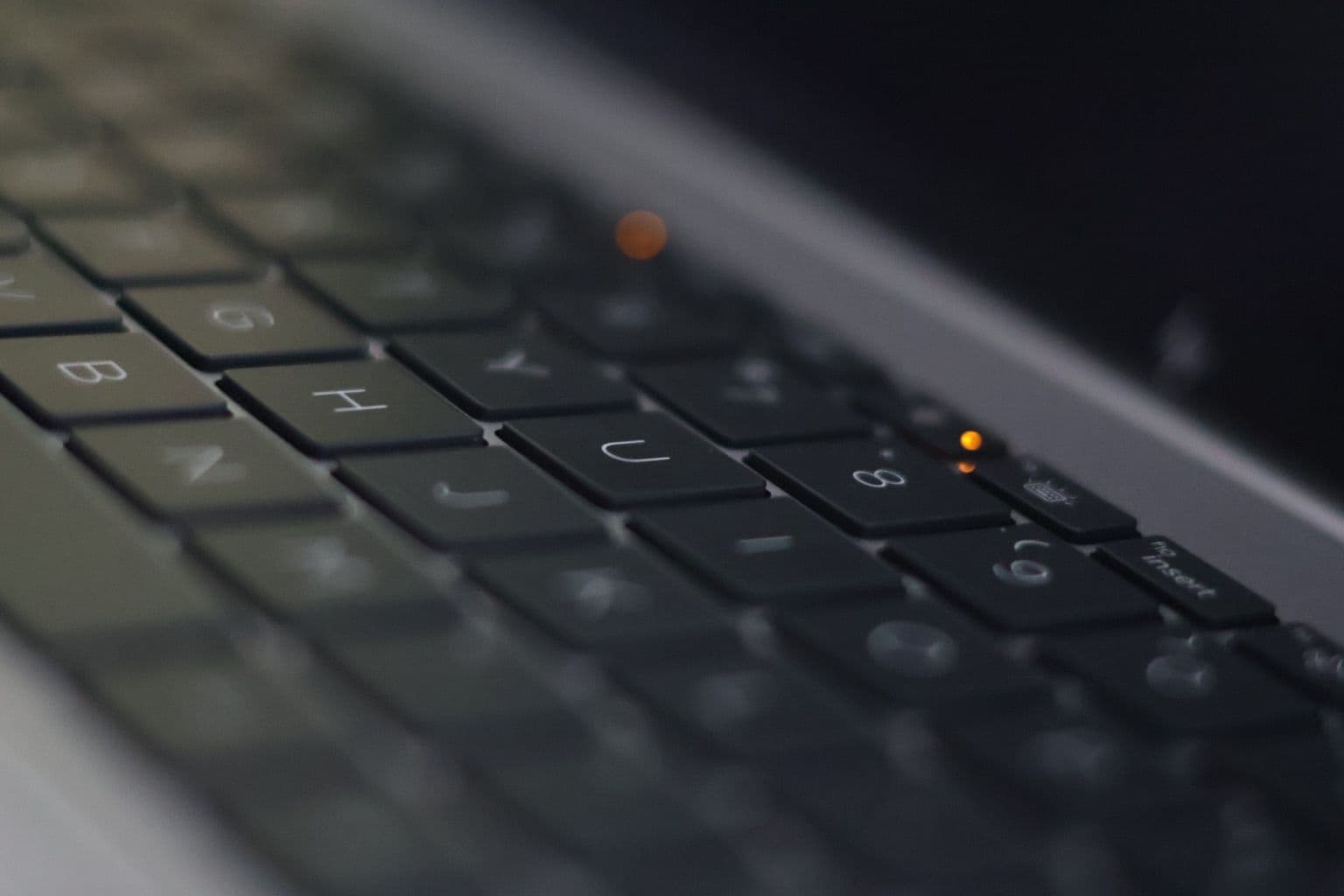Best Laptops Under 2000 AED in Dubai: New Consumer or Refurbished Business?