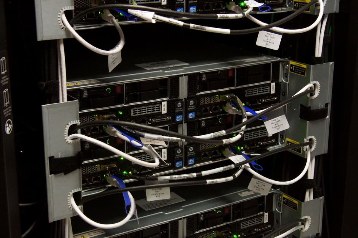 Buying a Business Server in 2026: Tower, Rack or Cloud for a UAE SME