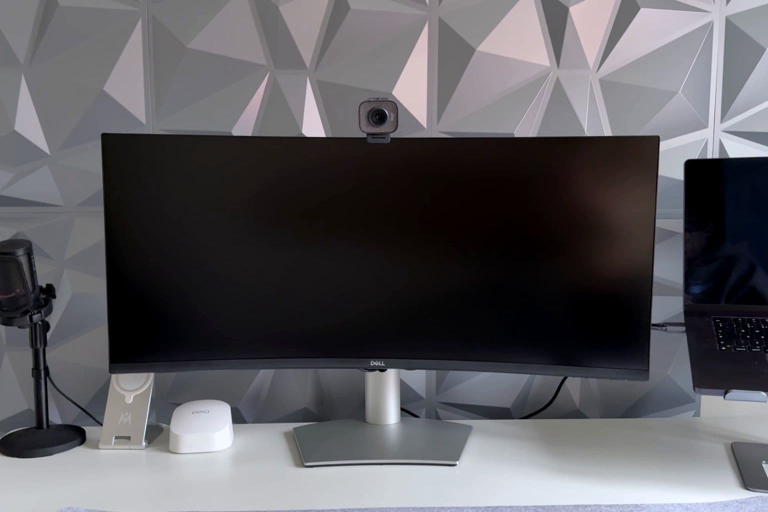 Docking Stations and Monitors: Getting Desk Setups Right