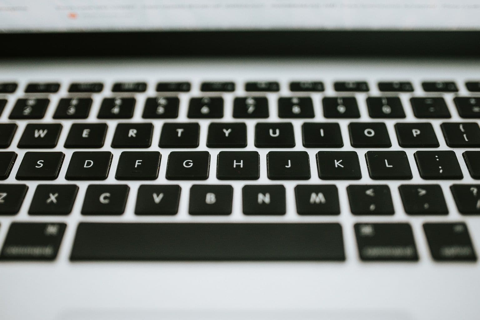 MacBook 13 Inch in Dubai: Which Model Is Which, and How to Identify a Used One