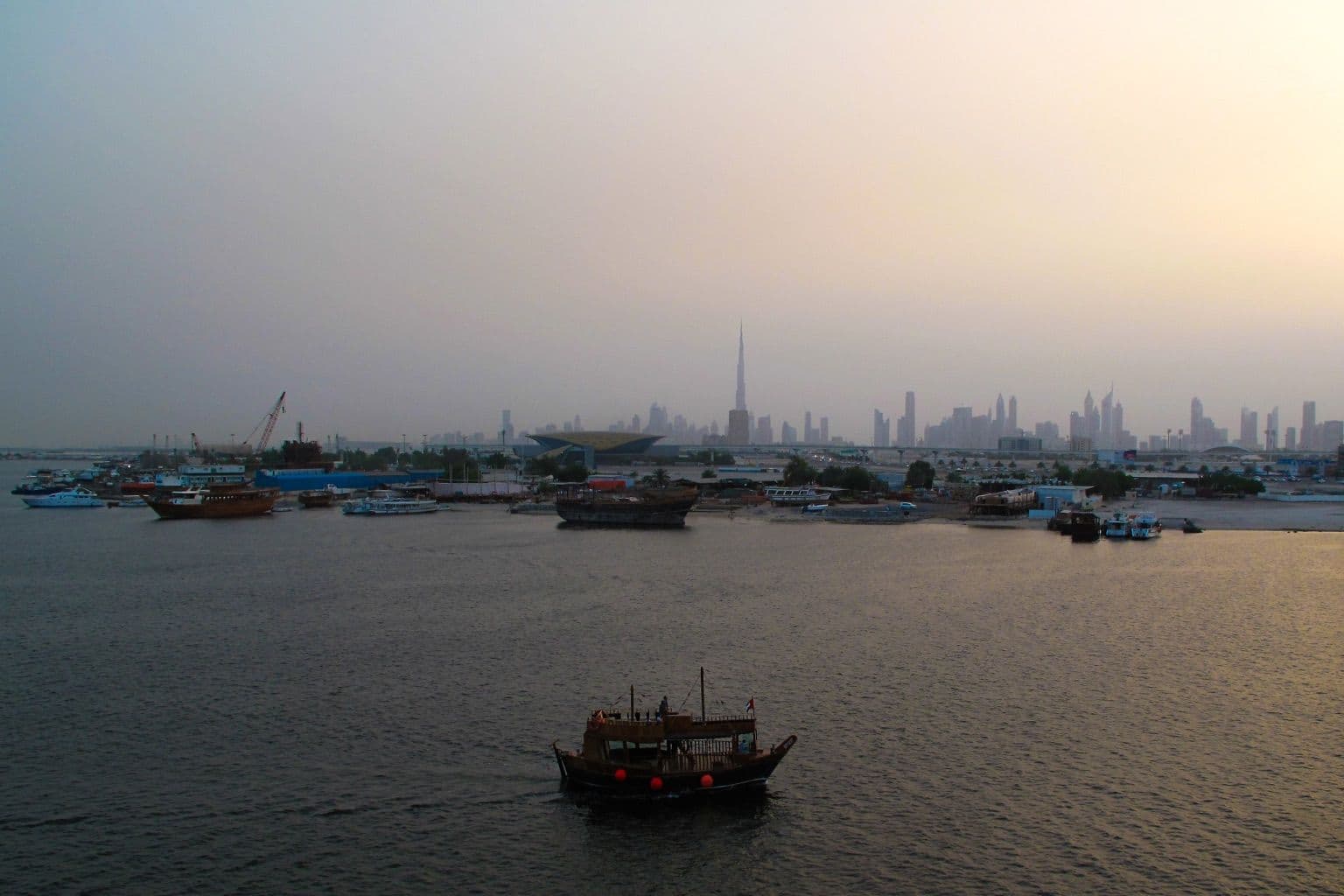Apple Hub Electronics Trading LLC and Other Dubai Traders: How to Check Before You Buy