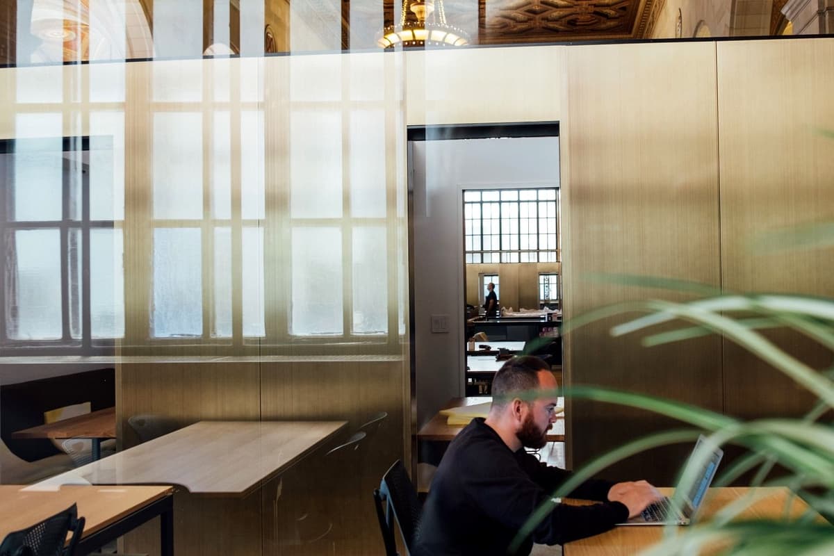 Controller Based or Cloud Managed Wi-Fi for a UAE Business
