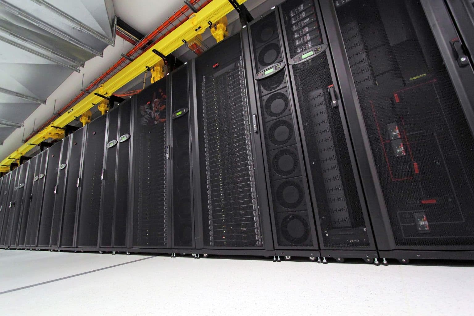 Dell Distributor in UAE: Buying PowerEdge Servers, PowerVault Storage and ProSupport
