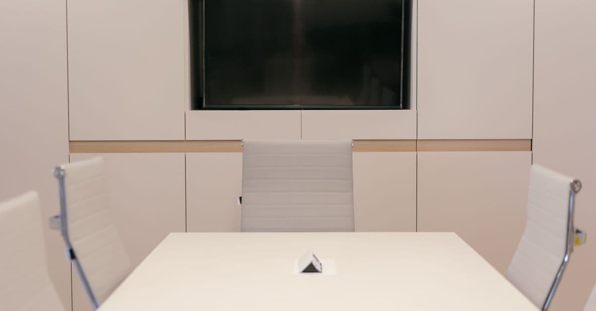 Next-Gen Workplace Communication: Telephony & AV Integration Trends for UAE Smart Offices in 2026